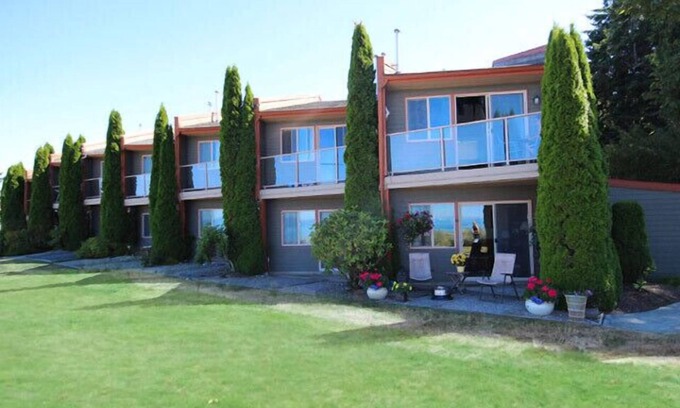 Regional District of Nanaimo Condo | #210 Pet-Friendly Upper Beach View Suite at Shorewater Resort, Qualicum Beach