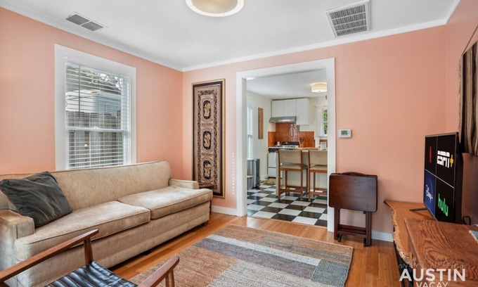 Holly House | 2109 Haskell #B xxxx