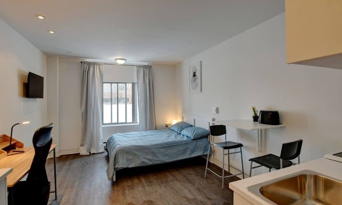 Laval Apartment | 215 Studio Spacieux Laval, tout inclue, wifi, park