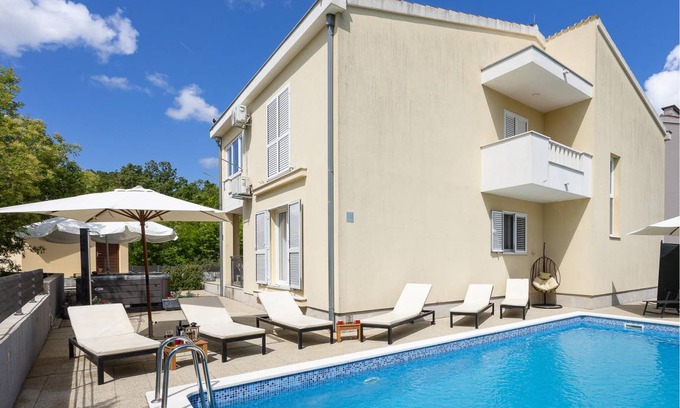 Dugopolje House | 217 m² House ∙ 5 bedrooms ∙ 10 guests
