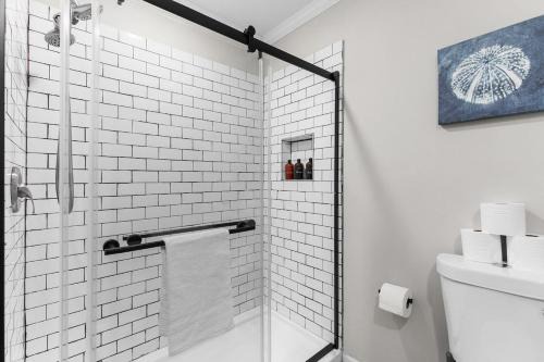 Birmingham House | 21st Street Evergreen Charm