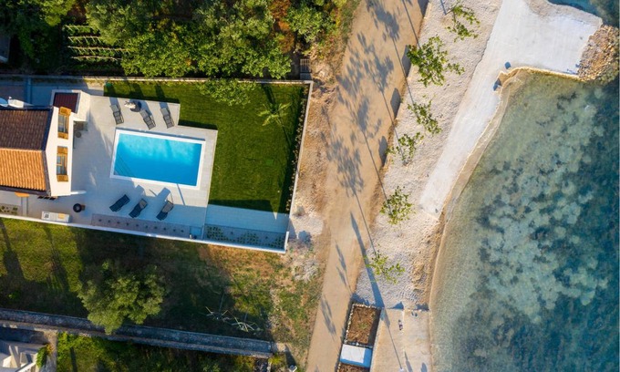 Turanj House | 220 m² House ∙ 4 bedrooms ∙ 8 guests