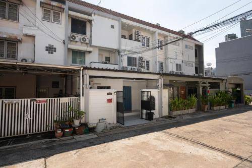 Chom Phon House | 220 m² House ∙ 5 bedrooms ∙ 11 guests