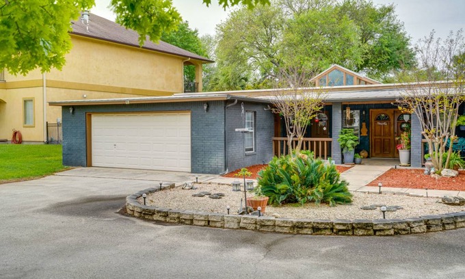 McQueeney House | 222 m² House ∙ 3 bedrooms ∙ 8 guests