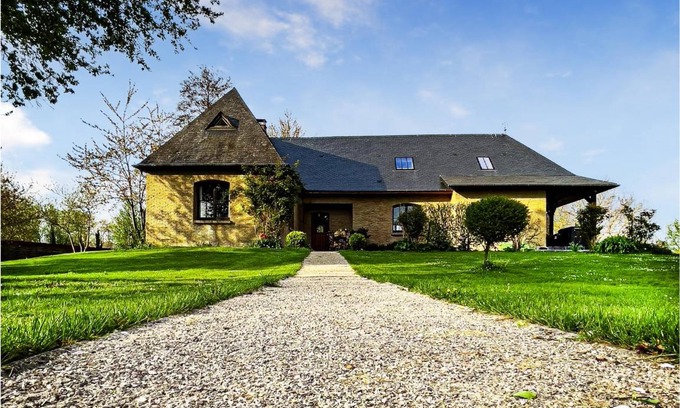 Bray-les-Mareuil House | 225 m² House ∙ 5 bedrooms ∙ 15 guests