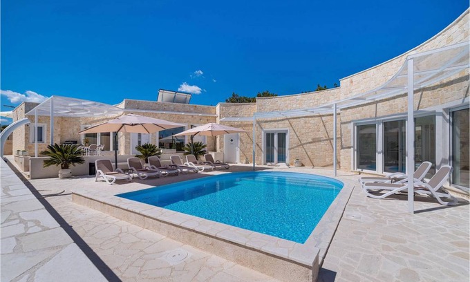Zdrelac House | 228 m² House ∙ 4 bedrooms ∙ 8 guests