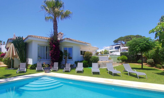 Urbanizacion Marbessa Villa | 2290 Marbesa Family Villa