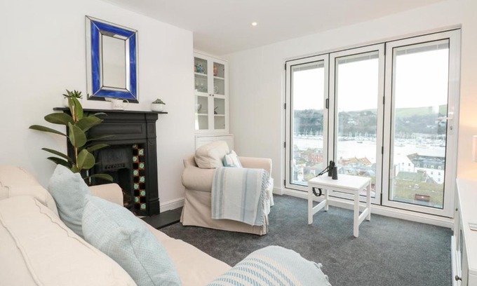 Dartmouth Apartment | 23 Above Town