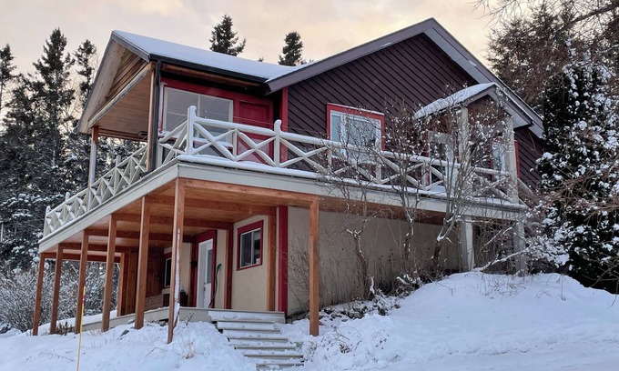 Pointe-au-Pic Ski Chalet | 23-acre estate with EXCEPTIONAL views of the St. Lawrence River!