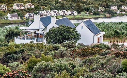 Still Bay House | 230 m² Farmhouse ∙ 3 bedrooms ∙ 6 guests