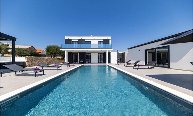 Razanac House | 230 m² House ∙ 4 bedrooms ∙ 8 guests