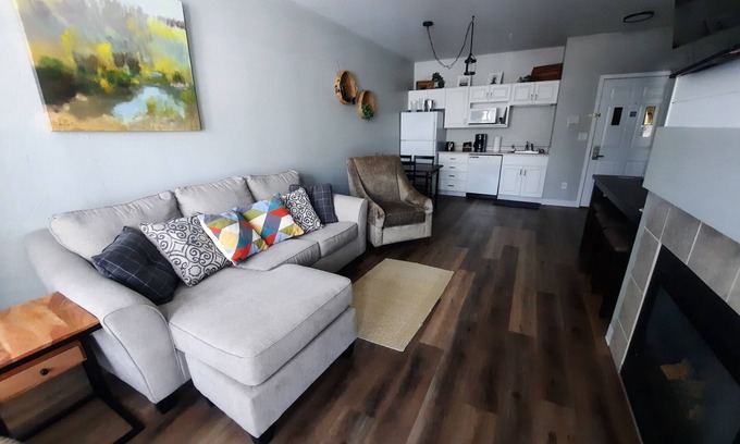 Delavan Lake Condo | 231 - One Bedroom Condo Suite w/Water Views from Balcony