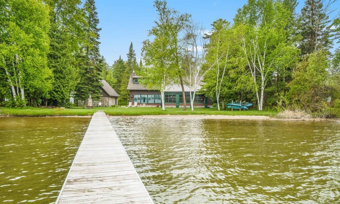 Lake Township House | 232 m² House ∙ 2 bedrooms ∙ 11 guests