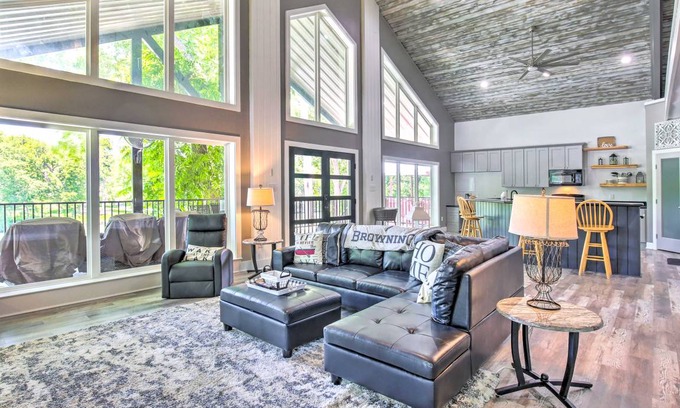 McQueeney House | 232 m² House ∙ 4 bedrooms ∙ 8 guests