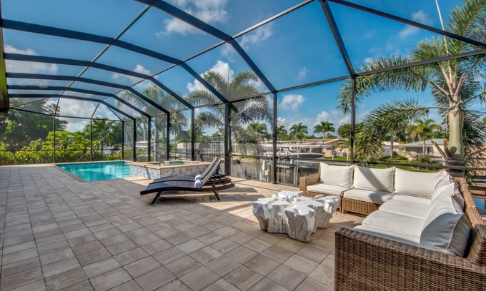 Yacht Club Villa | 232 m² Villa ∙ 4 bedrooms ∙ 8 guests