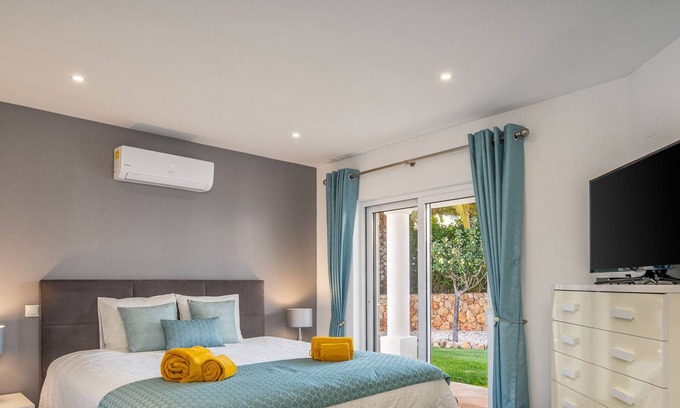 Alpouvar Villa | #239 Vivenda V3 com Piscina by Home Holidays