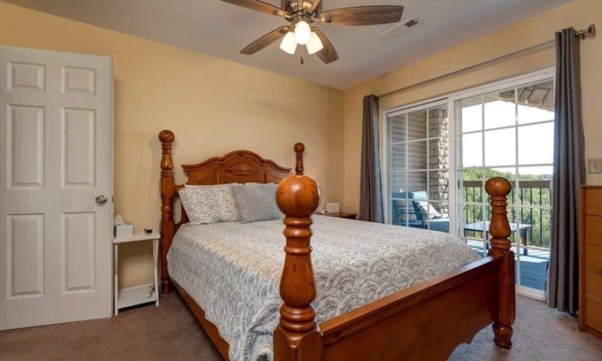 Indian Point Condo | 24-6 Serenity Escape Lake View Penthouse w/Indoor/Outdoor Pool/Splash Pad Near