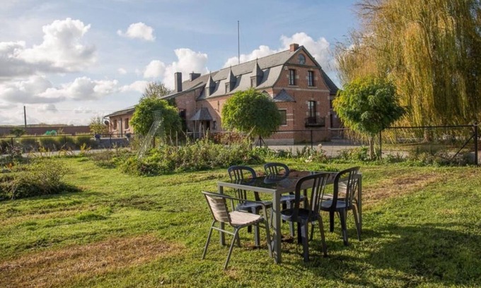 Leuze-en-Hainaut Bed & Breakfast | 24 mins from Pairi Daiza | Quiet house with fire pit