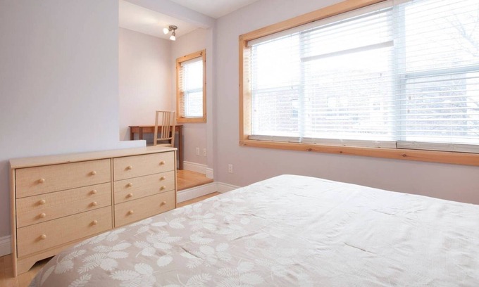De Lorimier Apartment | #240 Georgious, Spacious Apt, in Plateau Mont-Royal