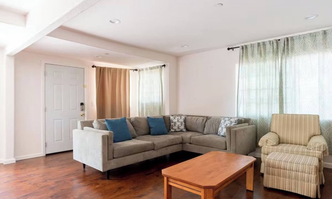 Oakland House | 2400 - 3B2B Gated House near Zoo Coliseum FWY BART