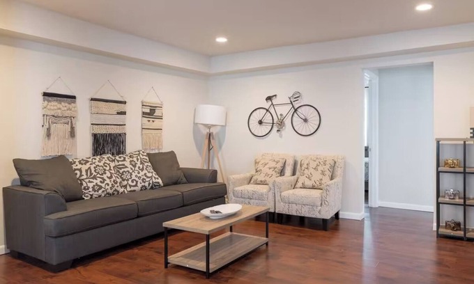 Oakland House | 2402 - 4B3B Gated House near Zoo Coliseum FWY BART