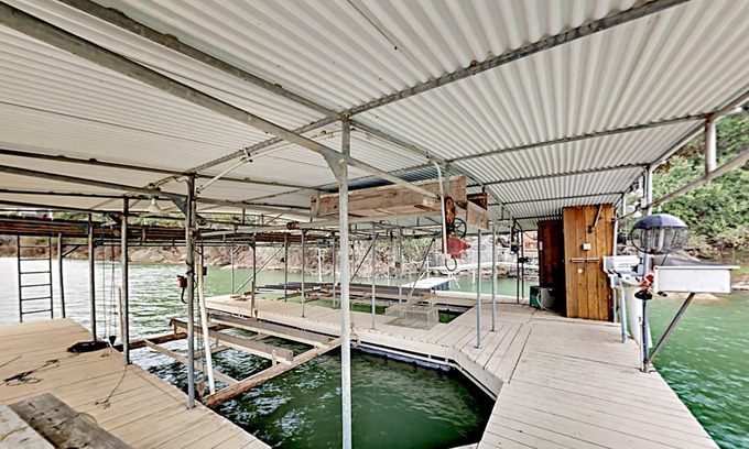 Spicewood House | 242 m² House ∙ 4 bedrooms ∙ 12 guests
