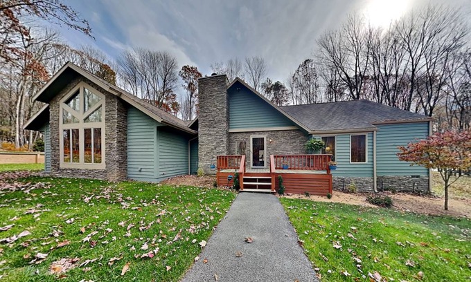 Blakeslee House | 242 m² House ∙ 4 bedrooms ∙ 10 guests