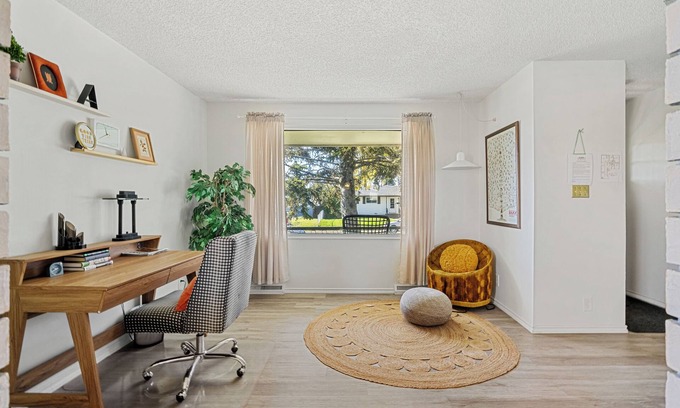 Forest Lawn House | 2428W-KingBed/6BR/Sleep16/Quiet/Whole House/Full Kitchen
