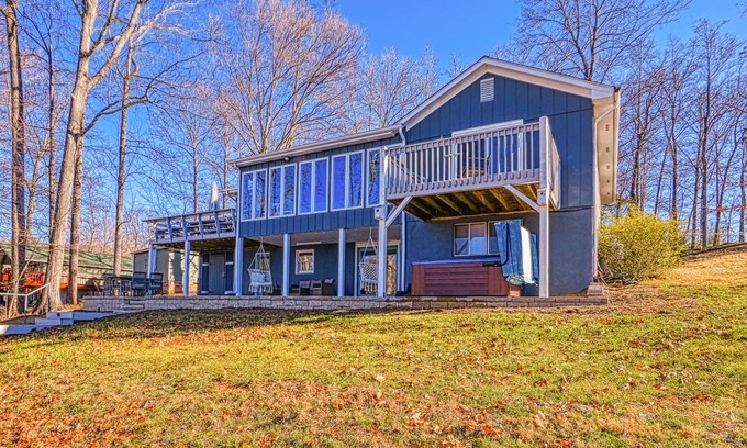 Huddleston House | 248 m² House ∙ 3 bedrooms ∙ 4 guests