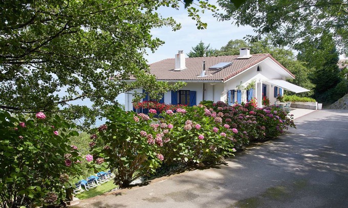 Getaria Cottage | 250 m² Cabin ∙ 5 bedrooms ∙ 12 guests