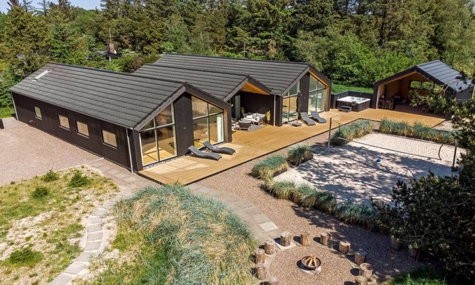 Blavand House | 250 m² House ∙ 1 bedroom ∙ 14 guests