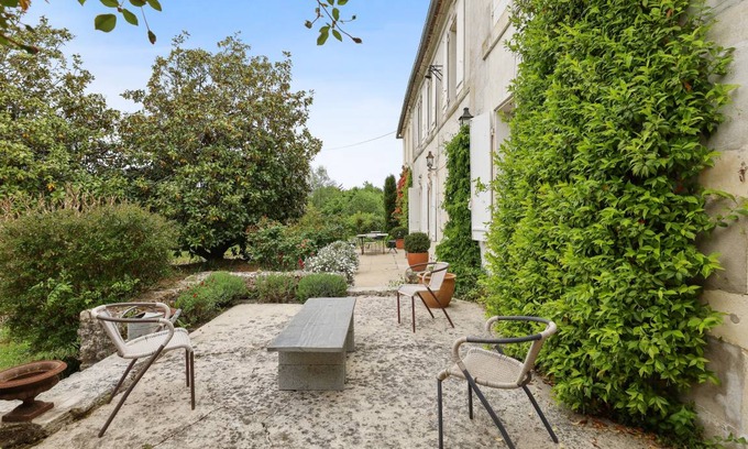 Julienne House | 250 m² House ∙ 4 bedrooms ∙ 7 guests
