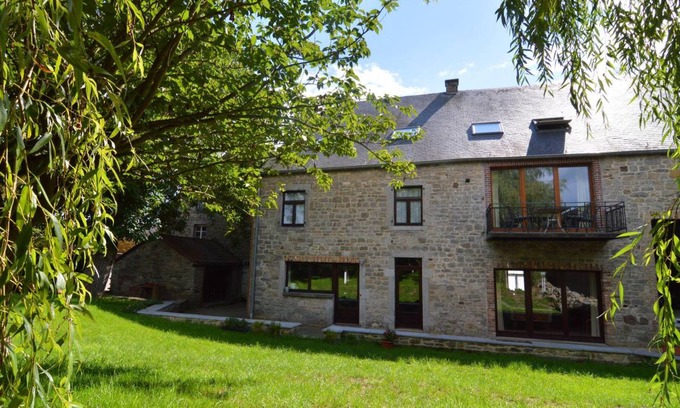 Beauraing House | 250 m² House ∙ 8 bedrooms ∙ 16 guests