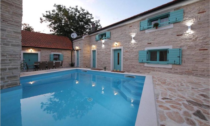 Donje Rastane House | 250 m² House ∙ 5 bedrooms ∙ 10 guests