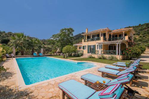 Vasilikos Villa | 250 m² Villa ∙ 4 bedrooms ∙ 8 guests