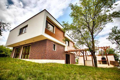 Yablanitsa Villa | 250 m² Villa ∙ 5 bedrooms ∙ 17 guests