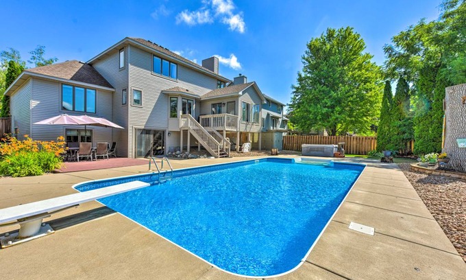 Maple Grove House | 260 m² House ∙ 4 bedrooms ∙ 7 guests