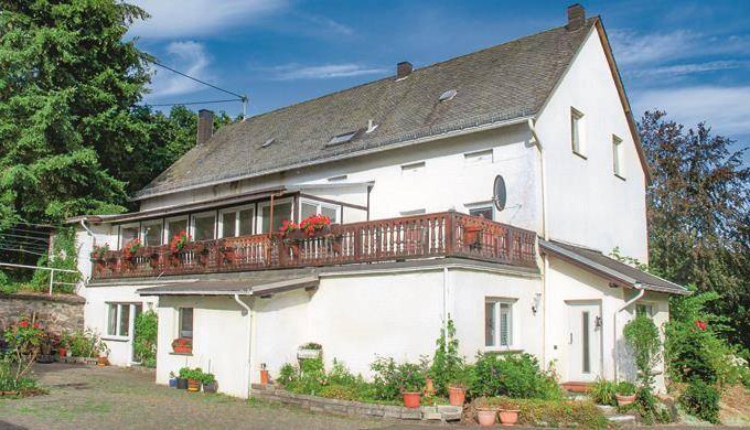 Ueß House | 260 m² House ∙ 5 bedrooms ∙ 20 guests