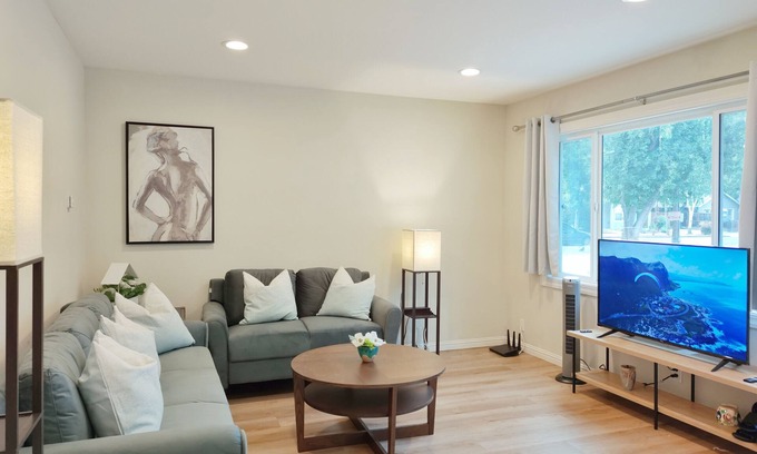 Old Mountain View Apartment | 261-6 Cozy 2-Bedroom Apartment near Downtown Mountain View