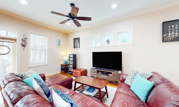 Crescent Beach House | 261 m² House ∙ 4 bedrooms ∙ 14 guests