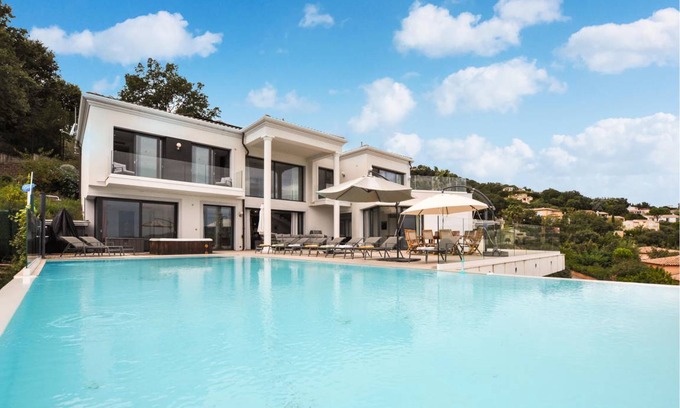Les Adrets-de-l'Esterel House | 265 m² House ∙ 5 bedrooms ∙ 10 guests