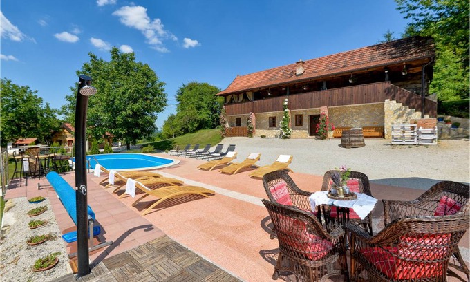 Mozenec House | 266 m² House ∙ 5 bedrooms ∙ 12 guests