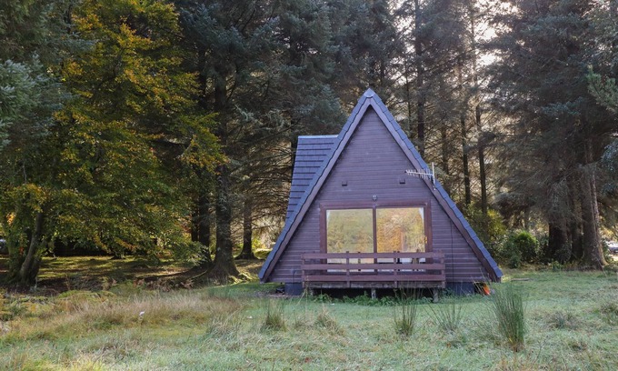 South Laggan Cottage | 27 INVERGARRY LODGES, pet friendly, with a garden in Invergarry