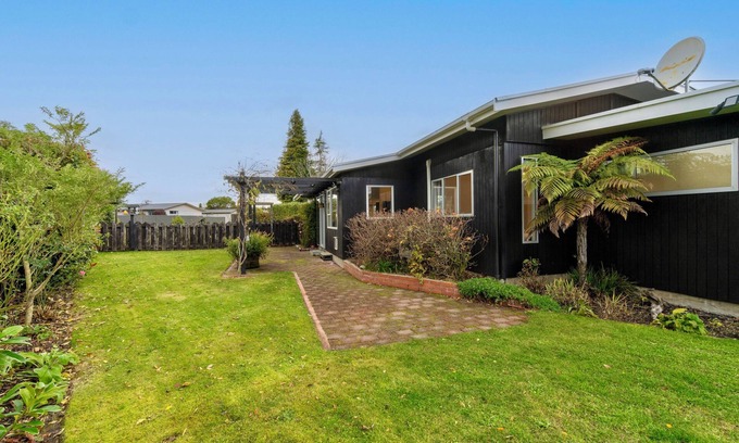 Te Anau House | 27 on Henry - Te Anau Holiday Home