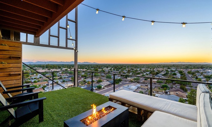 New Northtown Condo | 270° City/Mountain views!