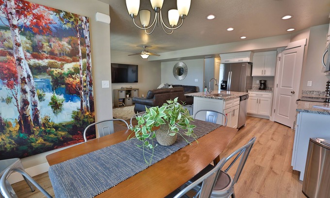 Garden City House | 273 - Bear Lake Escapes. Beautiful 3 bed/2.5 bath townhome in amazing location!