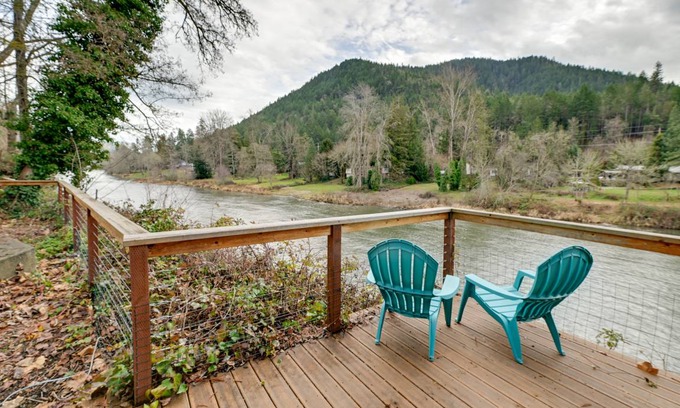 Grants Pass House | 276 m² House ∙ 4 bedrooms ∙ 8 guests