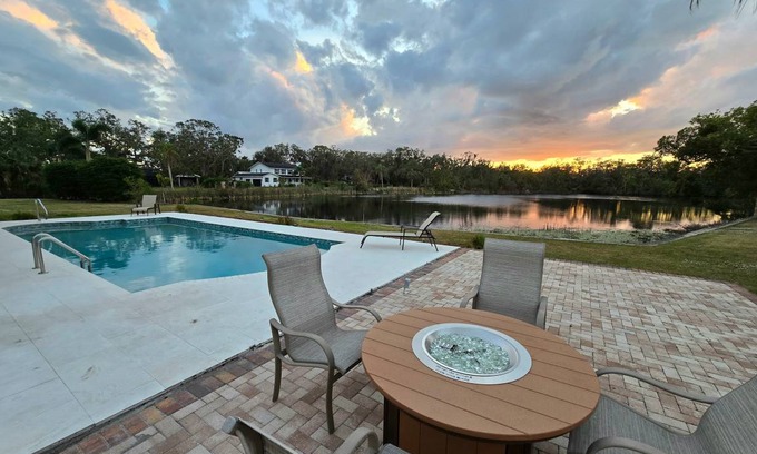 Bradenton House | 279 m² House ∙ 3 bedrooms ∙ 10 guests