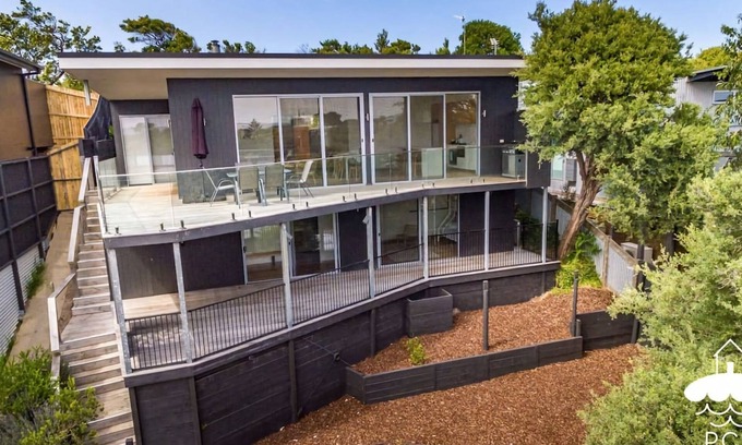 Sandy Point House | 28 Ennisvale Avenue, Sandy Point