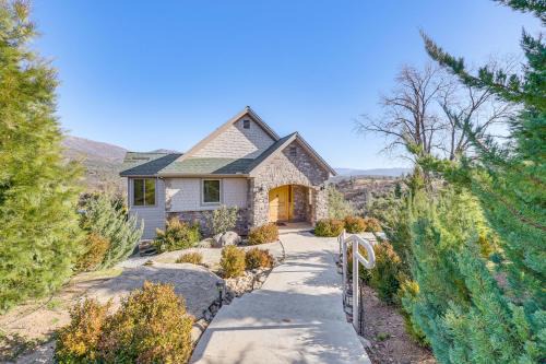 North Fork Apartment | 28 Mi to Yosemite Lovely Mtn Cottage with Deck!